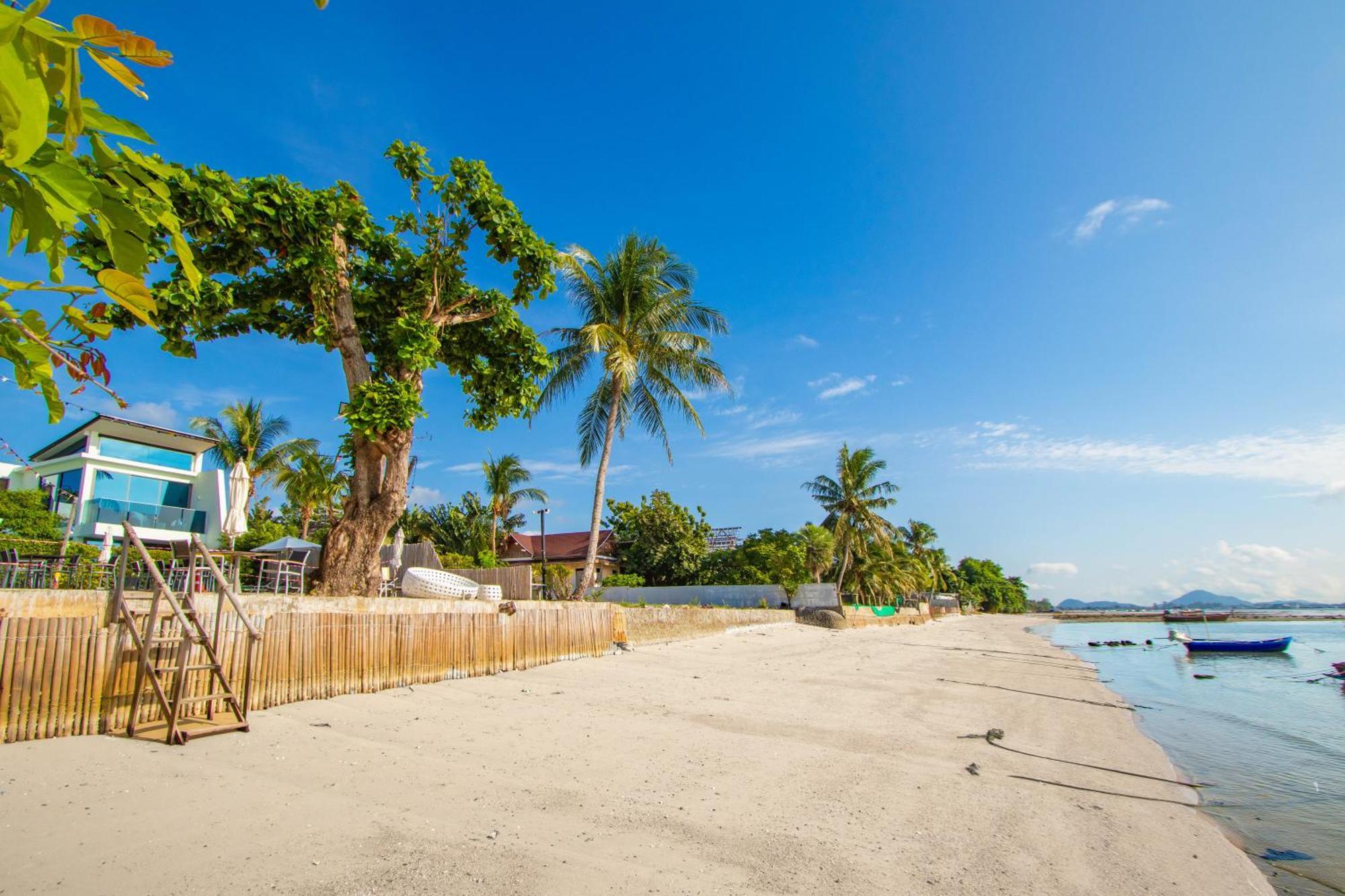 Вилла 【beach Front】海景沙滩别墅，私人泳池，免费早餐，女佣每日清洁，生活方便交通便利
