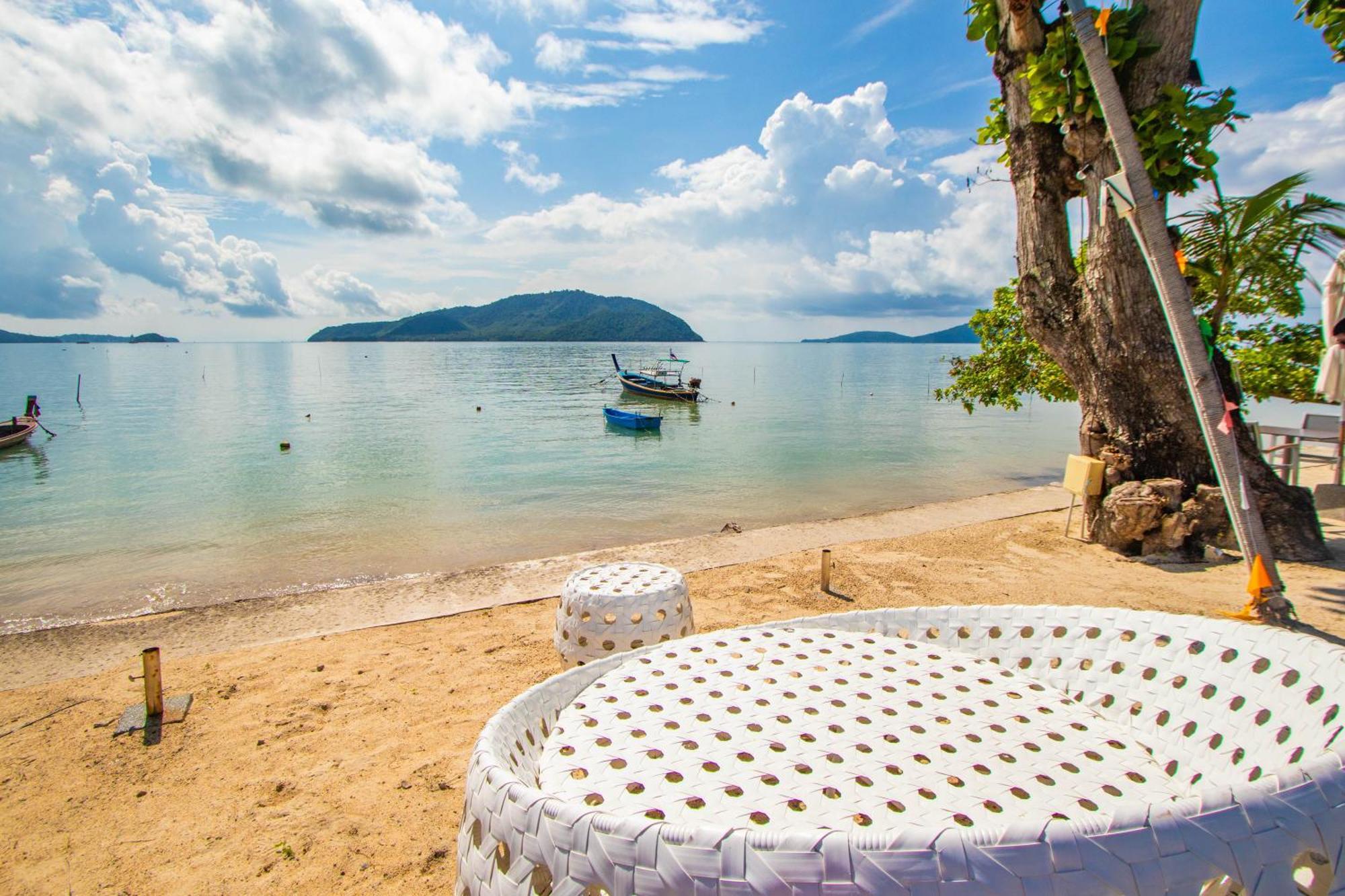 【beach Front】海景沙滩别墅，私人泳池，免费早餐，女佣每日清洁，生活方便交通便利 * Пхукет