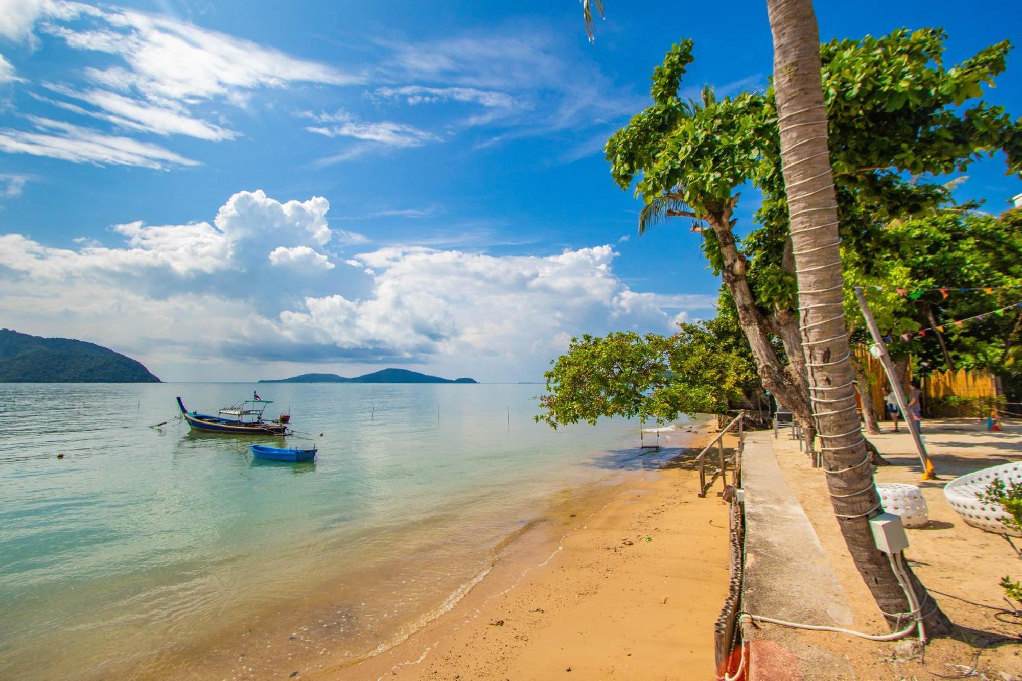 Вилла 【beach Front】海景沙滩别墅，私人泳池，免费早餐，女佣每日清洁，生活方便交通便利
